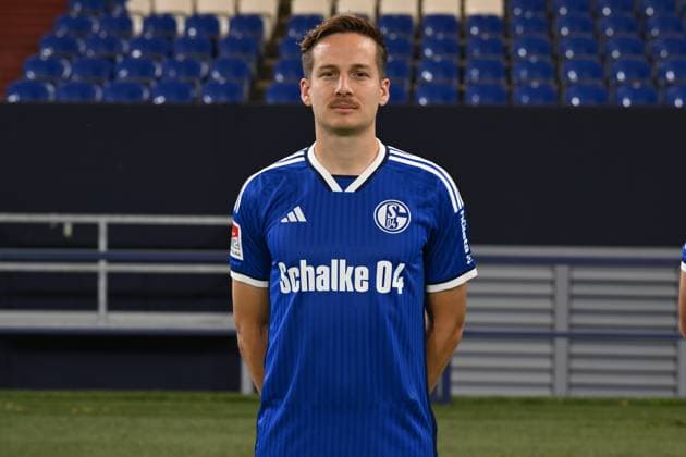 Cedric Brunner; FC Schalke 04; 2.BL, Porträttermin 2023 2024 Gelsenkirchen Nordrhein-Westfalen Deutschland