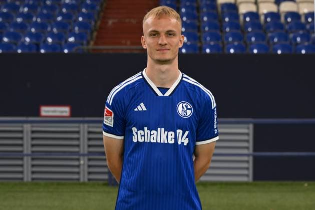 Niklas Tauer; FC Schalke 04; 2.BL, Porträttermin 2023 2024 Gelsenkirchen Nordrhein-Westfalen Deutschland