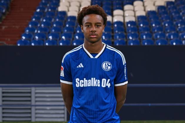 Assan Ouedraogo; FC Schalke 04; 2.BL, Porträttermin 2023 2024 Gelsenkirchen Nordrhein-Westfalen Deutschland