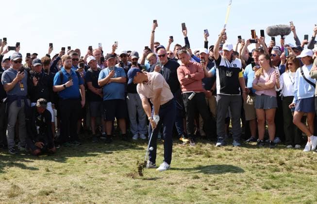 Northern Ireland s Rory Mcllroy hits out of the rough on the second hole on the first day at the 151st Open Championship at Royal Liverpool Golf Club in Hoylake, England on Thursday, July 20, 2023.  LON20230720105 HUGOxPHILPOTT