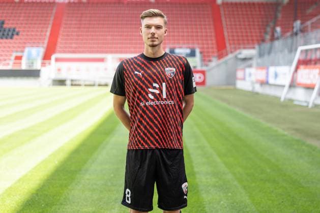 Benjamin Kanuric (8, FCI); FC Ingolstadt 04; 3.Liga, Porträttermin 2023 2024 3. Liga - FC Ingolstadt 04 Saison 2023 2024 Portrait