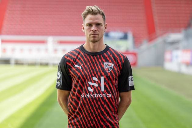 Simon Lorenz (32, FCI); FC Ingolstadt 04; 3.Liga, Porträttermin 2023 2024 3. Liga - FC Ingolstadt 04 Saison 2023 2024 Portrait