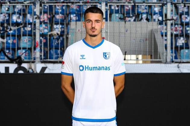 Andi Hoti (1. FC Magdeburg,3) - 2. Fussball Bundesliga Portraittermin 2023 2024 offizieller Fototermin 1. FC Magdeburg in der MDCC Arena in Magdeburg - Porträt, Portrait,Einzelbild,Deutschland, Fussball, Maenner,GER,20.07.2023