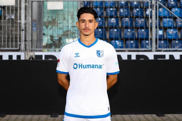 Jason Ceka (1. FC Magdeburg,10) - 2. Fussball Bundesliga Portraittermin 2023 2024 offizieller Fototermin 1. FC Magdeburg in der MDCC Arena in Magdeburg - Porträt, Portrait,Einzelbild,Deutschland, Fussball, Maenner,GER,20.07.2023