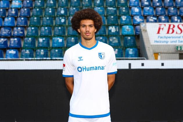 Jonah Fabisch (1. FC Magdeburg,16) - 2. Fussball Bundesliga Portraittermin 2023 2024 offizieller Fototermin 1. FC Magdeburg in der MDCC Arena in Magdeburg - Porträt, Portrait,Einzelbild,Deutschland, Fussball, Maenner,GER,20.07.2023