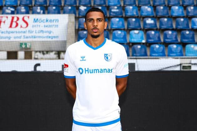Xavier Amaechi (1. FC Magdeburg,20) - 2. Fussball Bundesliga Portraittermin 2023 2024 offizieller Fototermin 1. FC Magdeburg in der MDCC Arena in Magdeburg - Porträt, Portrait,Einzelbild,Deutschland, Fussball, Maenner,GER,20.07.2023