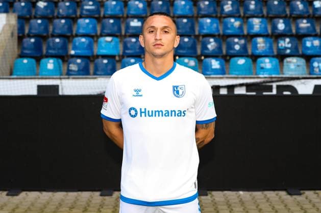 Baris Atik (1. FC Magdeburg,23) - 2. Fussball Bundesliga Portraittermin 2023 2024 offizieller Fototermin 1. FC Magdeburg in der MDCC Arena in Magdeburg - Porträt, Portrait,Einzelbild,Deutschland, Fussball, Maenner,GER,20.07.2023