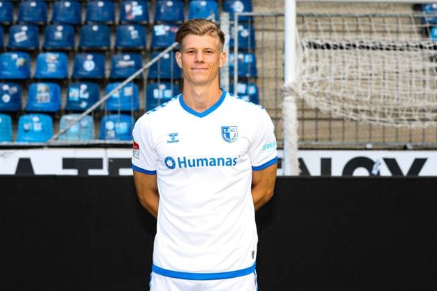 Luca Schuler (1. FC Magdeburg,26) - 2. Fussball Bundesliga Portraittermin 2023 2024 offizieller Fototermin 1. FC Magdeburg in der MDCC Arena in Magdeburg - Porträt, Portrait,Einzelbild,Deutschland, Fussball, Maenner,GER,20.07.2023