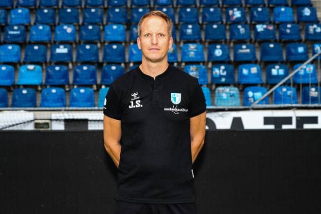 Mannschaftsarzt Dr. Jan Schüttrumpf, Schuettrumpf (1. FC Magdeburg) - 2. Fussball Bundesliga Portraittermin 2023 2024 offizieller Fototermin 1. FC Magdeburg in der MDCC Arena in Magdeburg - Porträt, Portrait,Einzelbild,Deutschland, Fussball, Maenner,GER,20.07.2023