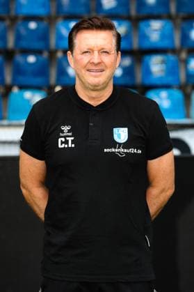 Trainer Christian Titz, 1. FC Magdeburg - 2. Fussball Bundesliga Portraittermin 2023 2024 offizieller Fototermin 1. FC Magdeburg in der MDCC Arena in Magdeburg - Porträt, Portrait,Einzelbild,Deutschland, Fussball, Maenner,GER,20.07.2023