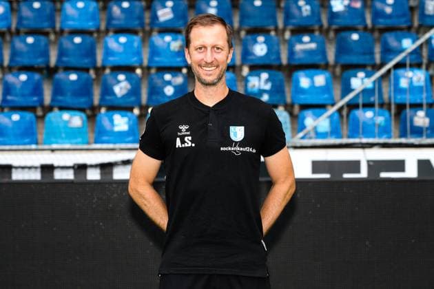 Co-Trainer Andreas Schumacher (1. FC Magdeburg) - 2. Fussball Bundesliga Portraittermin 2023 2024 offizieller Fototermin 1. FC Magdeburg in der MDCC Arena in Magdeburg - Porträt, Portrait,Einzelbild,Deutschland, Fussball, Maenner,GER,20.07.2023