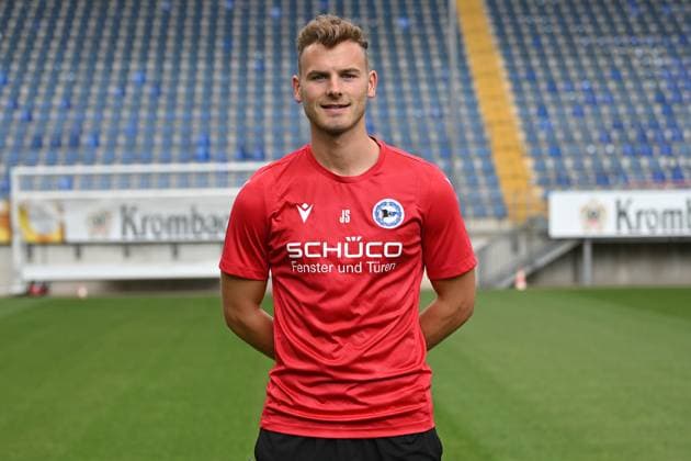 Bielefeld, Schueco Arena, 20.07.23, GER, Herren, DSC Arminia Bielefeld, 3. LIga, Porträttermin 2023-2024 Bild: Janik Steringer (Co-Trainer Video-Analyst); DSC Arminia Bielefeld; 3. Liga, Porträttermin 2023 2024 Only for editorial use! NRW Deutschland