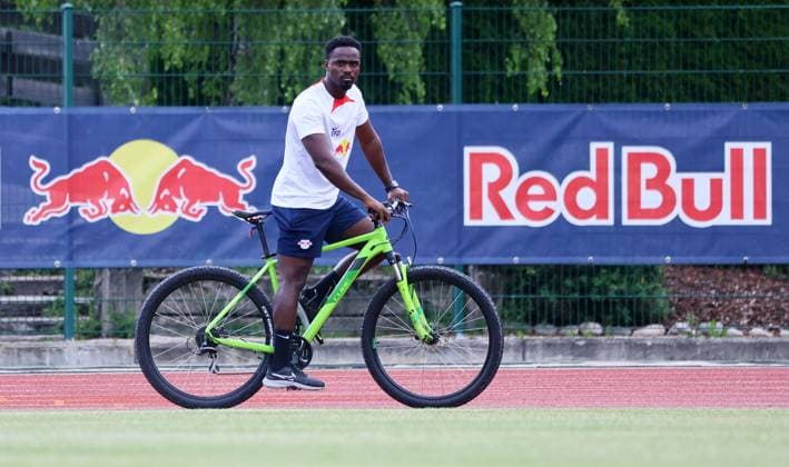 RB Leipzig - Italien Trainingslager Bruneck, 20.07.2023, Sportpark Reiperting Reischach, Fussball, RB Leipzig (GER Bundesliga) - Trainingslager in Südtirol Italien , Im Bild: Physiotherapeut Elliot Ferguson-Dillon (RB Leipzig) ,