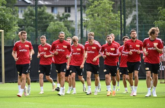Sport Themen der Woche KW29 Sport Bilder des Tages Fussball, Herren, Saison 2023 2024, 1. Bundesliga, 1. FC Union Berlin, Training, v. l. Robin Knoche (1. FC Union Berlin), Paul Jaeckel (1. FC Union Berlin), Christopher Trimmel (1. FC Union Berlin), Aljoscha Kemlein (1. FC Union Berlin), Tim Skarke (1. FC Union Berlin), Josip Juranovic (1. FC Union Berlin), Milos Pantovic (1. FC Union Berlin), Alex Kral (1. FC Union Berlin), 21.07. 2023, *** Football, men, season 2023 2024, 1 Bundesliga, 1 FC Union Berlin, training, v l Robin Knoche 1 FC Union Berlin , Paul Jaeckel 1 FC Union Berlin , Christopher Trimmel 1 FC Union Berlin , Aljoscha Kemlein 1 FC Union Berlin , Tim Skarke 1 FC Union Berlin , Josip Juranovic 1 FC Union Berlin , Milos Pantovic 1 FC Union Berlin , Alex Kral 1 FC Union Berlin , 21 07 2023, Copyright: xMatthiasxKochx