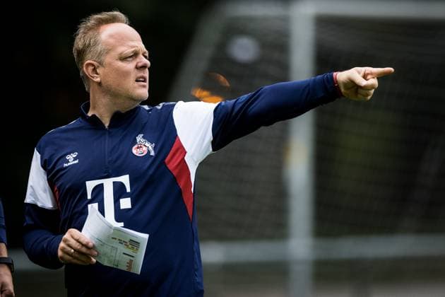 Training 1. FC Koeln Frauen; 21.07.2023 Daniel Weber (Trainer 1. FC Koeln) gestikuliert Training 1. FC Koeln Frauen; Geissbockheim, 21.07.2023 Copyright: xBEAUTIFULxSPORTS Wunderlx