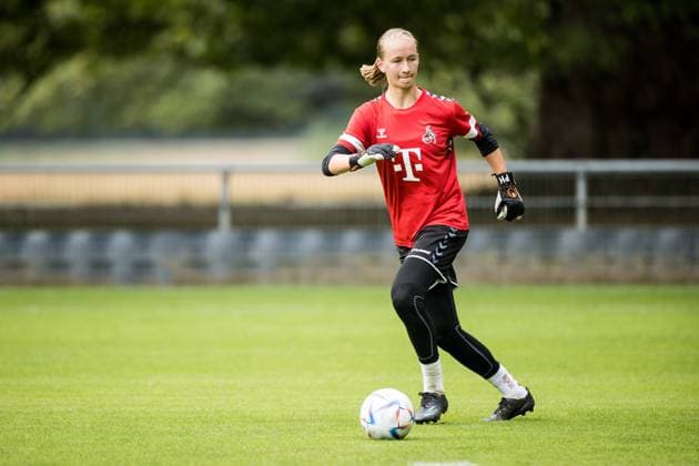 Training 1. FC Koeln Frauen; 21.07.2023 Paula Hoppe (1. FC Koeln, 12) am Ball Training 1. FC Koeln Frauen; Geissbockheim, 21.07.2023 Copyright: xBEAUTIFULxSPORTS Wunderlx