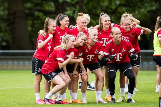 Training 1. FC Koeln Frauen; 21.07.2023 Siegerfoto nach dem Training: Laura Donhauser (1. FC Koeln, 25), Manjou Wilde (1. FC Koeln, 7), Laura Vogt (1. FC Koeln, 8), Alena Bienz (1. FC Koeln, 11), Lena Uebach (1. FC Koeln, 27) Carlotta Imping (1. FC Koeln, 14), Lilith Schmidt (1. FC Koeln, 16), Anna Gerhardt (1. FC Koeln, 21), Paula Hoppe (1. FC Koeln, 12) Training 1. FC Koeln Frauen; Geissbockheim, 21.07.2023 Copyright: xBEAUTIFULxSPORTS Wunderlx