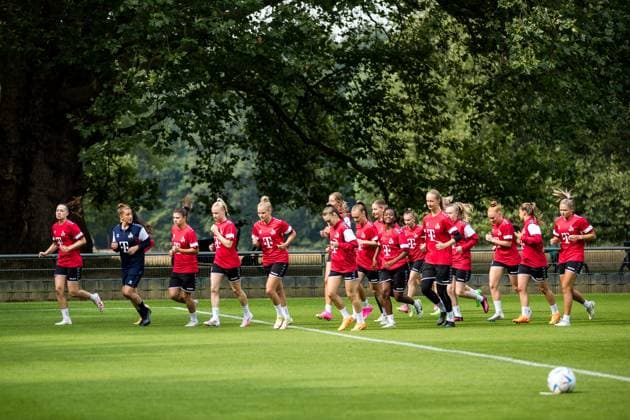 Training 1. FC Koeln Frauen; 21.07.2023 Warmlaufen Training 1. FC Koeln Frauen; Geissbockheim, 21.07.2023 Copyright: xBEAUTIFULxSPORTS Wunderlx