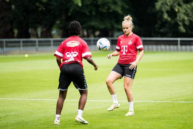 Training 1. FC Koeln Frauen; 21.07.2023 Lena Uebach (1. FC Koeln, 27) am Ball Training 1. FC Koeln Frauen; Geissbockheim, 21.07.2023 Copyright: xBEAUTIFULxSPORTS Wunderlx