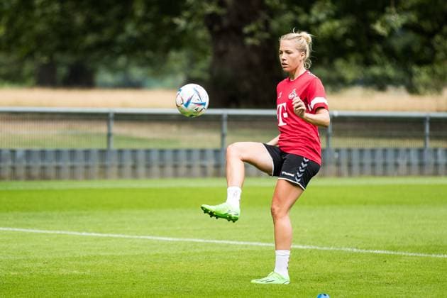 Training 1. FC Koeln Frauen; 21.07.2023 Celina Degen (1. FC Koeln, 5) am Ball Training 1. FC Koeln Frauen; Geissbockheim, 21.07.2023 Copyright: xBEAUTIFULxSPORTS Wunderlx
