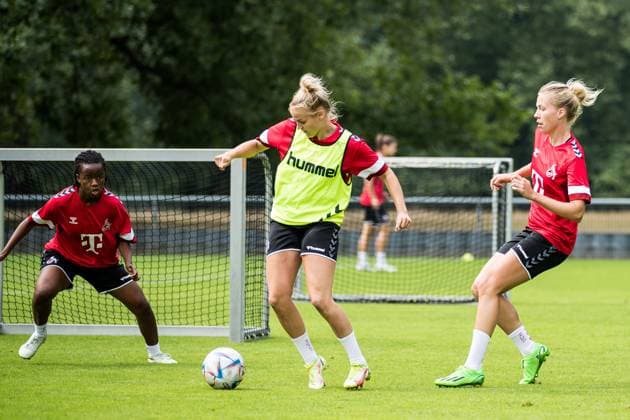 Training 1. FC Koeln Frauen; 21.07.2023 Emma Lattus (1. FC Koeln, 13), Lena Uebach (1. FC Koeln, 27), Celina Degen (1. FC Koeln, 5) Training 1. FC Koeln Frauen; Geissbockheim, 21.07.2023 Copyright: xBEAUTIFULxSPORTS Wunderlx