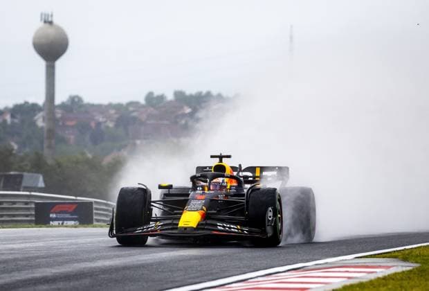 BUDAPEST - Max Verstappen (Red Bull Racing) in the rain during the 1st free practice session at the Hungaroring Circuit in the run-up to the Hungarian Grand Prix. ANP REMKO DE WAAL xVIxANPxSportx xxANPxIVx 474005333 originalFilename: 474005333.jpg