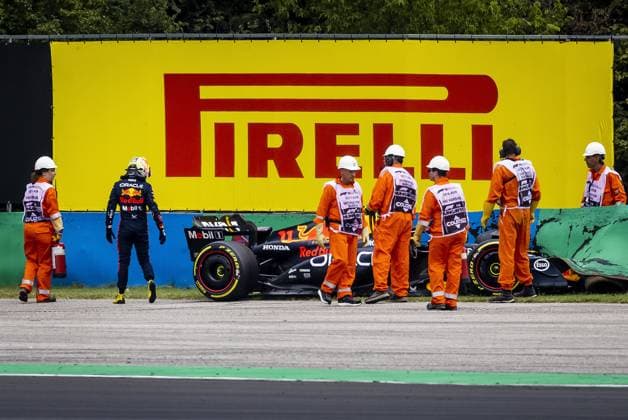 BUDAPEST - Sergio Perez (Red Bull Racing) crashes during the 1st free practice session at the Hungaroring Circuit in the run-up to the Hungarian Grand Prix. ANP REMKO DE WAAL xVIxANPxSportx xxANPxIVx 474008188 originalFilename: 474008188.jpg