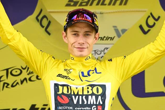 Tour de France 2023 - Stage 19 POLIGNY, FRANCE - JULY 21 : Vingegaard Jonas (DEN) of Jumbo-Visma pictured with the yellow jersey during the podium ceremony of stage 19 of the 110th edition of the Tour de France 2023 cycling race, a stage of 173 kms with start in Moirans-en-Montagne and finish in Poligny on July 21, 2023 in Poligny, France, 21 07 2023 ( Motordriver Kenny Verfaillie - Poligny France  Copyright: xNicoxVereeckenx