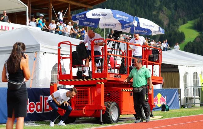 RB Leipzig - Italien Trainingslager Bruneck, 21.07.2023, Sportpark Reiperting Reischach, Fussball, RB Leipzig (GER Bundesliga) - Trainingslager in Südtirol Italien , Im Bild : Die Video-Plattform blieb heute am Boden. Defekt ,