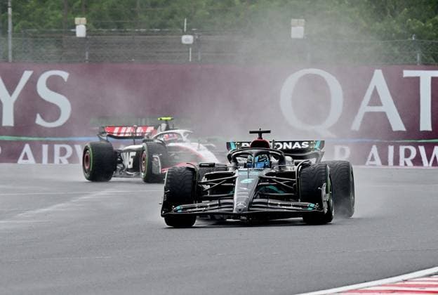 21.07.2023, Hungaroring, Budapest, Formel 1 Grand Prix Großer Preis von Ungarn 2023 , im Bild George Russell (GBR), Mercedes-AMG Petronas Formula One Team, Nico Hülkenberg (DEU), Moneygram Haas F1 Team Budapest Hungaroring Ungarn