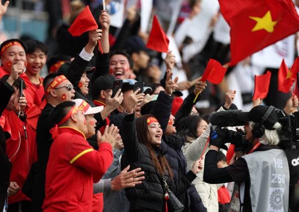 (230722) -- AUCKLAND, July 22, 2023 -- Fans of Vietnam react before the group E match between the United States and Vietnam at the FIFA Women s World Cup in Auckland, New Zealand, July 22, 2023. ) (SP)NEW ZEALAND-AUCKLAND-2023 FIFA WOMEN S WORLD CUP-USA VS VIE QinxLang 
