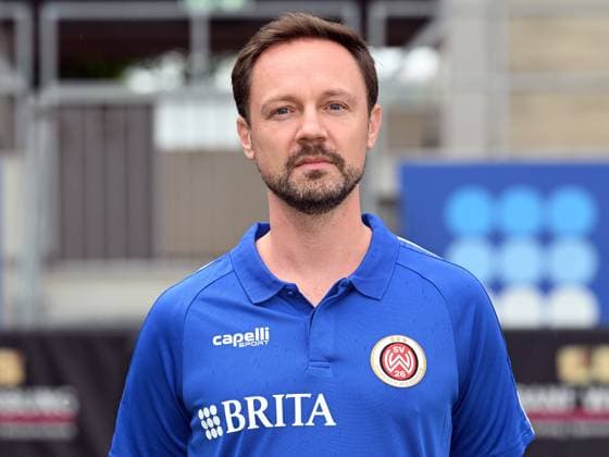 21.07.2023, xjhx, Fussball 2.Bundesliga, SV Wehen Wiesbaden Fototermin Saison 2023 24 emspor, Mannschaftsarzt Michael Müller; SV Wehen Wiesbaden; 2.BL, Porträttermin 2023 2024 (DFL DFB REGULATIONS PROHIBIT ANY USE OF PHOTOGRAPHS as IMAGE SEQUENCES and or QUASI-VIDEO) Wiesbaden