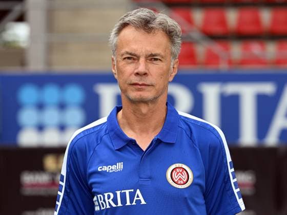 21.07.2023, xjhx, Fussball 2.Bundesliga, SV Wehen Wiesbaden Fototermin Saison 2023 24 emspor, Mannschaftsarzt Tammo Quitzau; SV Wehen Wiesbaden; 2.BL, Porträttermin 2023 2024 (DFL DFB REGULATIONS PROHIBIT ANY USE OF PHOTOGRAPHS as IMAGE SEQUENCES and or QUASI-VIDEO) Wiesbaden