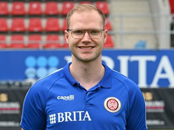 21.07.2023, xjhx, Fussball 2.Bundesliga, SV Wehen Wiesbaden Fototermin Saison 2023 24 emspor, Konstantin Langhammer (Scout & Analyst); SV Wehen Wiesbaden; 2.BL, Porträttermin 2023 2024 (DFL DFB REGULATIONS PROHIBIT ANY USE OF PHOTOGRAPHS as IMAGE SEQUENCES and or QUASI-VIDEO) Wiesbaden
