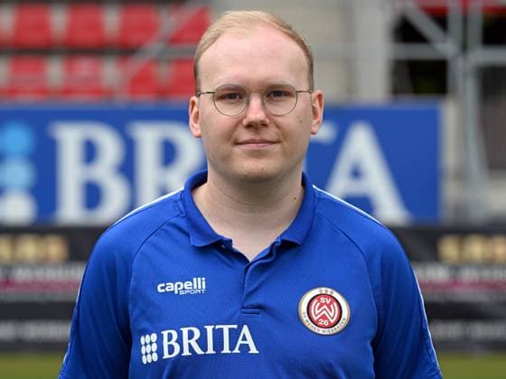 21.07.2023, xjhx, Fussball 2.Bundesliga, SV Wehen Wiesbaden Fototermin Saison 2023 24 emspor, Philipp Gründler (Leiter Scouting & Analyse); SV Wehen Wiesbaden; 2.BL, Porträttermin 2023 2024 (DFL DFB REGULATIONS PROHIBIT ANY USE OF PHOTOGRAPHS as IMAGE SEQUENCES and or QUASI-VIDEO) Wiesbaden