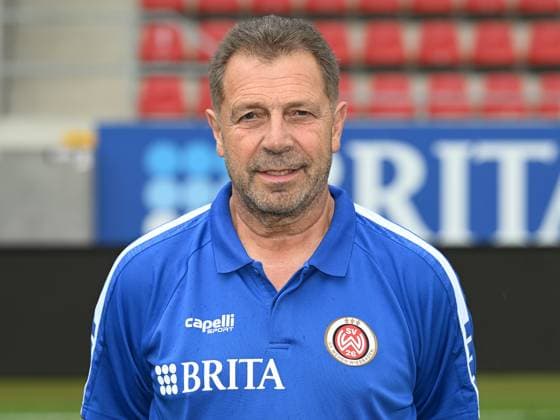 21.07.2023, xjhx, Fussball 2.Bundesliga, SV Wehen Wiesbaden Fototermin Saison 2023 24 emspor, Gerhard Eckl (Betreuer) ; SV Wehen Wiesbaden; 2.BL, Porträttermin 2023 2024 (DFL DFB REGULATIONS PROHIBIT ANY USE OF PHOTOGRAPHS as IMAGE SEQUENCES and or QUASI-VIDEO) Wiesbaden
