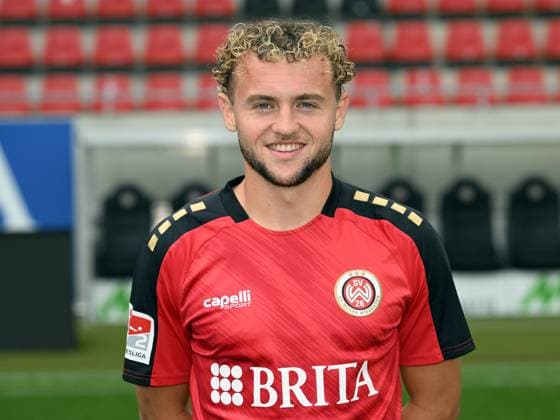 21.07.2023, xjhx, Fussball 2.Bundesliga, SV Wehen Wiesbaden Fototermin Saison 2023 24 emspor, Benedict Hollerbach (21); SV Wehen Wiesbaden; 2.BL, Porträttermin 2023 2024 (DFL DFB REGULATIONS PROHIBIT ANY USE OF PHOTOGRAPHS as IMAGE SEQUENCES and or QUASI-VIDEO) Wiesbaden