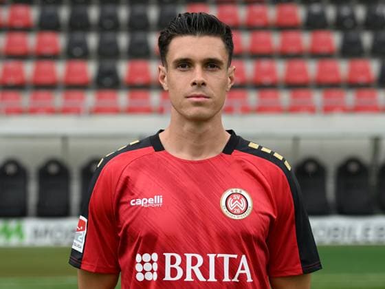 21.07.2023, xjhx, Fussball 2.Bundesliga, SV Wehen Wiesbaden Fototermin Saison 2023 24 emspor, John Iredale (33); SV Wehen Wiesbaden; 2.BL, Porträttermin 2023 2024 (DFL DFB REGULATIONS PROHIBIT ANY USE OF PHOTOGRAPHS as IMAGE SEQUENCES and or QUASI-VIDEO) Wiesbaden