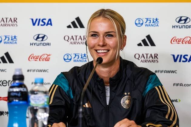 FIFA Frauen-Weltmeisterschaft 2023: Pressekonferenz Deutschland vor dem Spiel gegen Marokko; 22.07.2023 Merle Frohms (Deutschland, 1) lachend waehrend der Pressekonferenz FIFA Frauen-Weltmeisterschaft 2023: Pressekonferenz Deutschland vor dem Spiel gegen Marokko; Melbourne Naarm, Melbourne-Rectangular-Stadion, 23.07.2023 Copyright: xBEAUTIFULxSPORTS Jonesx