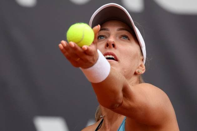 Darmstadt 23.Juli 2023 47. Internationales Damen ITF W25 Singles Tennisturnier Finale Tena LUKAS (CRO) - Lola RADIVOJEVIC (SRB) v.l., Tena LUKAS (CRO) macht einen Aufschlag. Copyright: JoaquimxFerreira