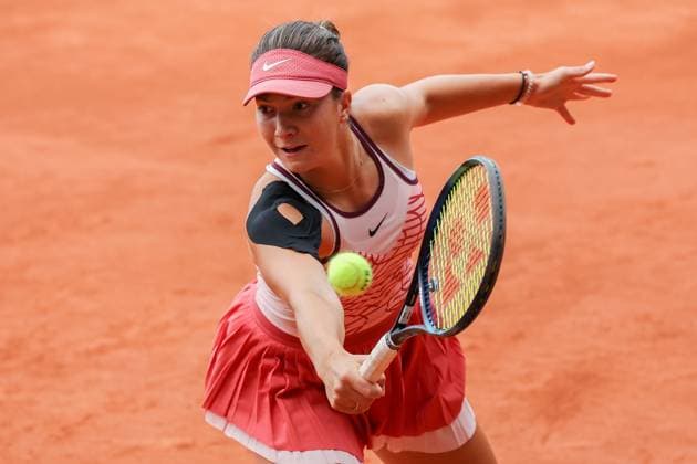 Darmstadt 23.Juli 2023 47. Internationales Damen ITF W25 Singles Tennisturnier Finale Tena LUKAS (CRO) - Lola RADIVOJEVIC (SRB) v.l., Lola RADIVOJEVIC (SRB) spielt eine Rückhand. Copyright: JoaquimxFerreira