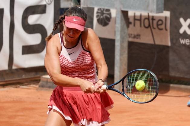 Darmstadt 23.Juli 2023 47. Internationales Damen ITF W25 Singles Tennisturnier Finale Tena LUKAS (CRO) - Lola RADIVOJEVIC (SRB) v.l., Lola RADIVOJEVIC (SRB) spielt eine Rückhand. Copyright: JoaquimxFerreira