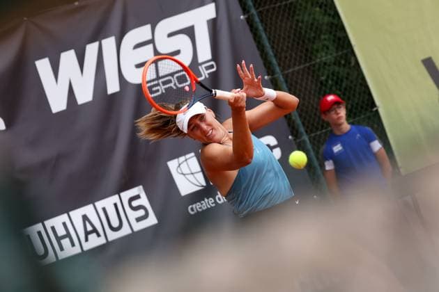 Darmstadt 23.Juli 2023 47. Internationales Damen ITF W25 Singles Tennisturnier Finale Tena LUKAS (CRO) - Lola RADIVOJEVIC (SRB) v.l., Tena LUKAS (CRO) spielt eine Vorhand. Copyright: JoaquimxFerreira
