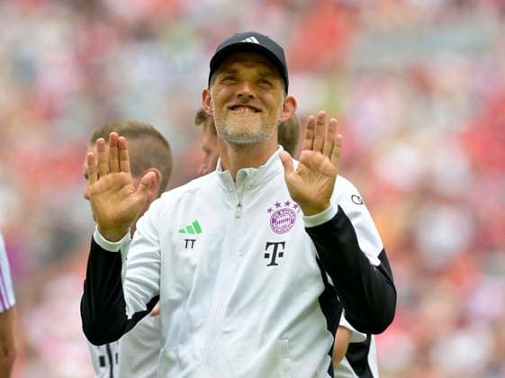 Sport Themen der Woche KW29 Sport Bilder des Tages 23.07.2023, Fussball 1. Bundesliga 2023 2024, Teamvorstellung FC Bayern München in der Allianz-Arena München. Trainer Thomas Tuchel (FC Bayern München) freut sich *** 23 07 2023, Football 1 Bundesliga 2023 2024, team presentation FC Bayern Munich at the Allianz Arena Munich coach Thomas Tuchel FC Bayern Munich is looking forward to