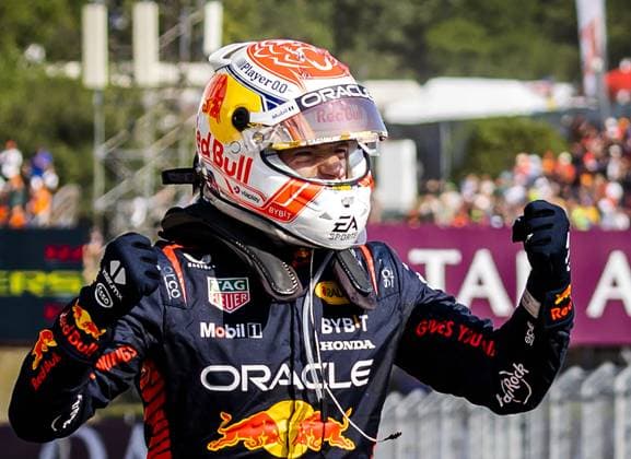 BUDAPEST - Max Verstappen (Red Bull Racing) cheers after winning the Hungarian Grand Prix at the Hungaroring. ANP REMKO DE WAAL F1 Grand Prix of Hungary 2023 xVIxANPxSportx xxANPxIVx 474125238 originalFilename: 474125238.jpg