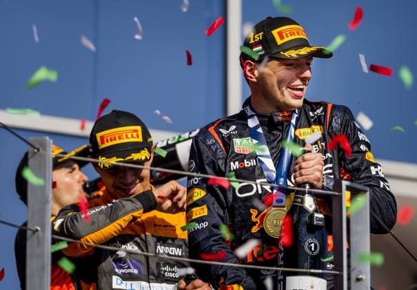 Sport Bilder des Tages BUDAPEST - Max Verstappen (Red Bull Racing) on the podium after winning the Hungarian Grand Prix at the Hungaroring. ANP REMKO DE WAAL F1 Grand Prix of Hungary 2023 xVIxANPxSportx xxANPxIVx 474125499 originalFilename: 474125499.jpg