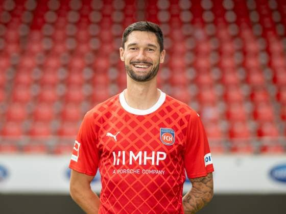 Tim Kleindienst (FC Heidenheim, 10), GER, FC Heidenheim 1846, Fussball, 1. Bundesliga, Portraettermin, Spielzeit 2023 2024, 23.07.2023, DFB DFL regulations prohibit any use of photographs as image sequences and or quasi-video., GER, FC Heidenheim 1846, Fussball, 1. Bundesliga, Portraettermin, Spielzeit 2023 2024, 23.07.2023 Heidenheim Copyright: xEibner-Pressefoto SaschaxWaltherx EP_EER
