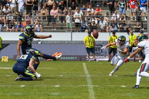Lenny Krieg (Stuttgart Surge 34), Stuttgart Surge vs. Barcelona Dragons, American Football, European League of Football, Spieltag 8, Saison 2023, 23.07.2023, Stuttgart Surge vs. Barcelona Dragons, American Football, European League of Football, Spieltag 8, Saison 2023, 23.07.2023 Stuttgart Copyright: xEibner-Pressefoto FlorianxSchustx EP_FSU
