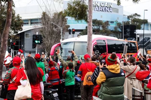 FIFA Frauen-Weltmeisterschaft 2023: Deutschland - Marokko; 24.07.2023 Fans der marokkanischen Frauen empfangen den Mannschaftsbus am Stadion FIFA Frauen-Weltmeisterschaft 2023: Deutschland - Marokko; Melbourne Naarm, Melbourne-Rectangular-Stadion, 23.07.2023 *** FIFA Womens World Cup 2023 Germany Morocco 24 07 2023 Moroccan women fans receive team bus at stadium FIFA Womens World Cup 2023 Germany Morocco Melbourne Naarm, Melbourne Rectangular Stadium, 23 07 2023. Copyright: xBEAUTIFULxSPORTS Jonesx
