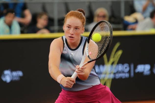 Tennis, Hamburg European Open, Damen: Ella Seidel (Deutschland) beim Aufwärmen vor einer Partie.